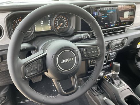 New 2025 Jeep Gladiator Sport AWD/4WD image 22