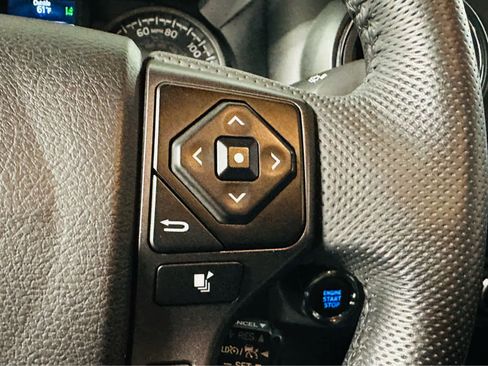 Certified 2022 Toyota Tacoma TRD Off-Road image 15