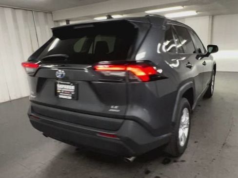 Used 2020 Toyota RAV4 LE AWD/4WD image 8