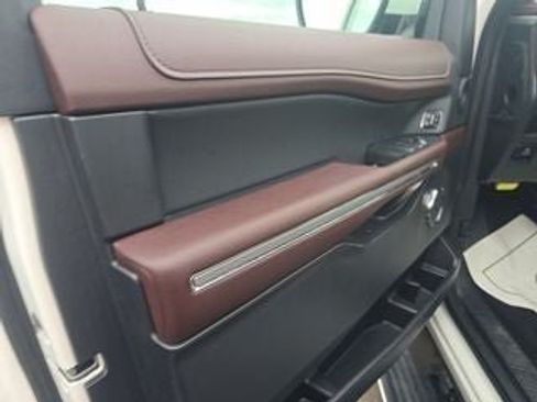 Used 2024 Ford Expedition Limited AWD/4WD image 23