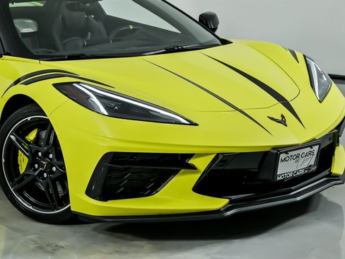 Used 2021 Chevrolet Corvette Stingray Premium Conv w/ Z51 Performance Package image 3