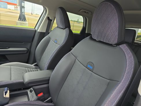 Used 2025 MINI Cooper Countryman S w/ Comfort Package Max image 18