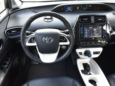 Used 2016 Toyota Prius Four Touring w/ Premium Convenience Package FWD image 12