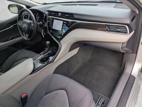 Used 2018 Toyota Camry FWD image 20