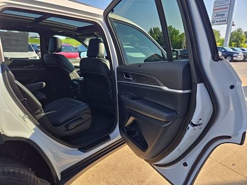 Used 2025 Jeep Grand Cherokee L Limited w/ Luxury Tech Group II AWD/4WD image 86