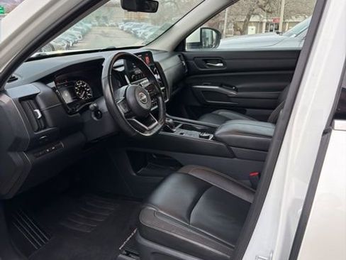 Used 2023 Nissan Pathfinder SL image 11