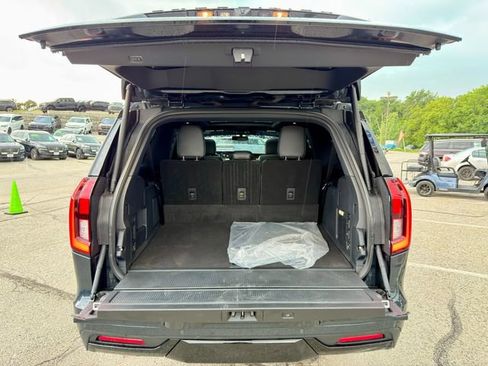 Used 2025 Ford Expedition Max Platinum w/ Stealth Appearance Package AWD/4WD image 16