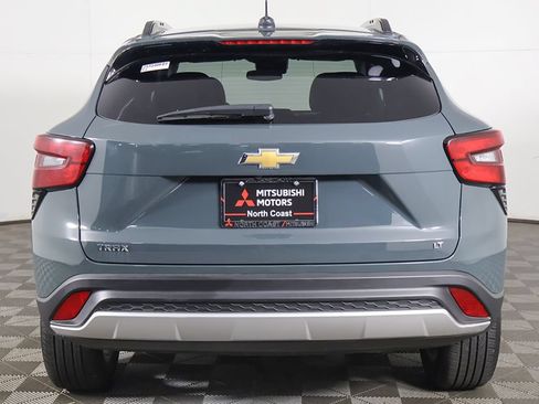 Used 2025 Chevrolet Trax LT FWD image 9