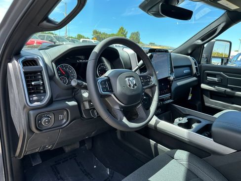 New 2026 RAM 2500 Big Horn AWD/4WD image 18