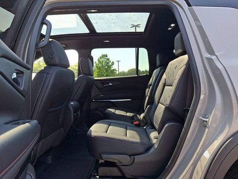 Used 2026 Chevrolet Traverse Z71 w/ Driver Confidence Package AWD/4WD image 10
