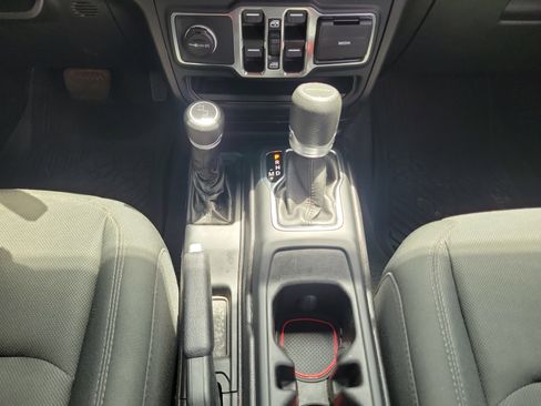 Used 2021 Jeep Gladiator Sport AWD/4WD image 15