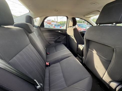 Used 2018 Ford Focus SE FWD image 14