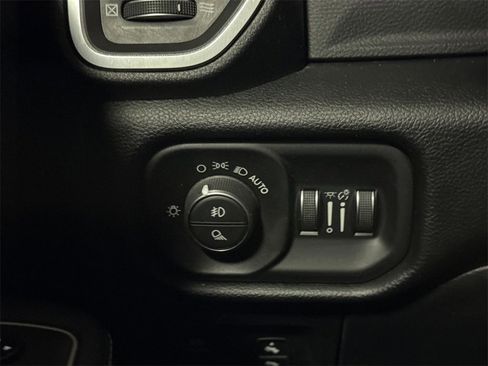 Used 2020 RAM 1500 Laramie image 18