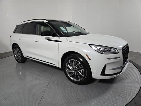 New 2025 Lincoln Corsair Grand Touring image 2