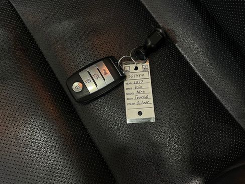 Used 2017 Kia Niro Touring image 37