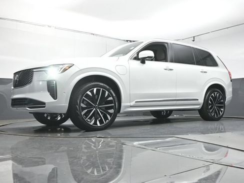 New 2026 Volvo XC90 T8 Plus w/ Protection Package Premier AWD/4WD image 36