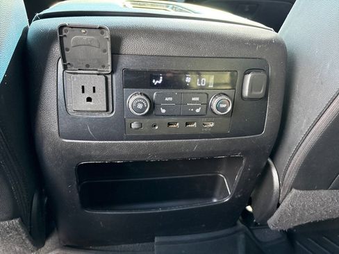 Used 2020 Chevrolet Suburban Premier image 10