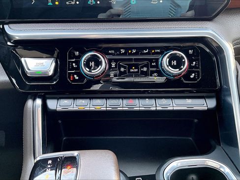 Used 2022 GMC Sierra 1500 Denali w/ Denali Reserve Package image 24