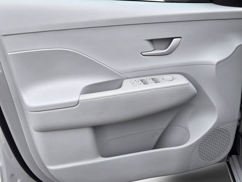 Used 2024 Hyundai Kona SEL FWD image 14