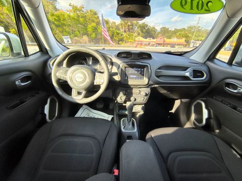 Used 2019 Jeep Renegade Latitude w/ Popular Equipment Group image 20