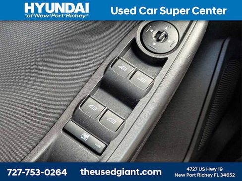 Used 2016 Ford Focus SE image 22