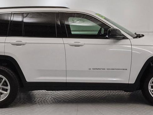 Used 2025 Jeep Grand Cherokee Laredo X image 2
