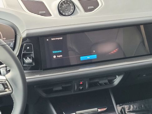 New 2025 Porsche Cayenne Turbo AWD/4WD image 17