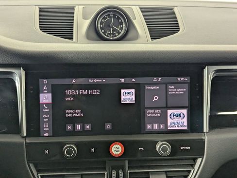 Used 2025 Porsche Macan w/ Premium Package Plus image 18