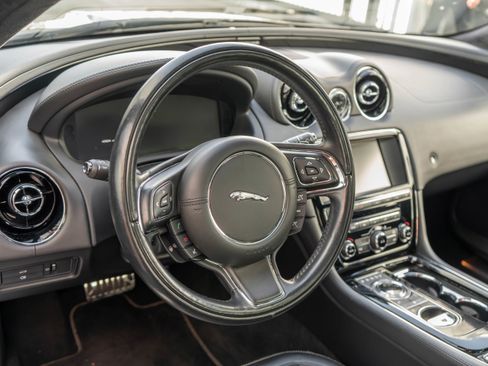 Used 2015 Jaguar XJ RWD image 12