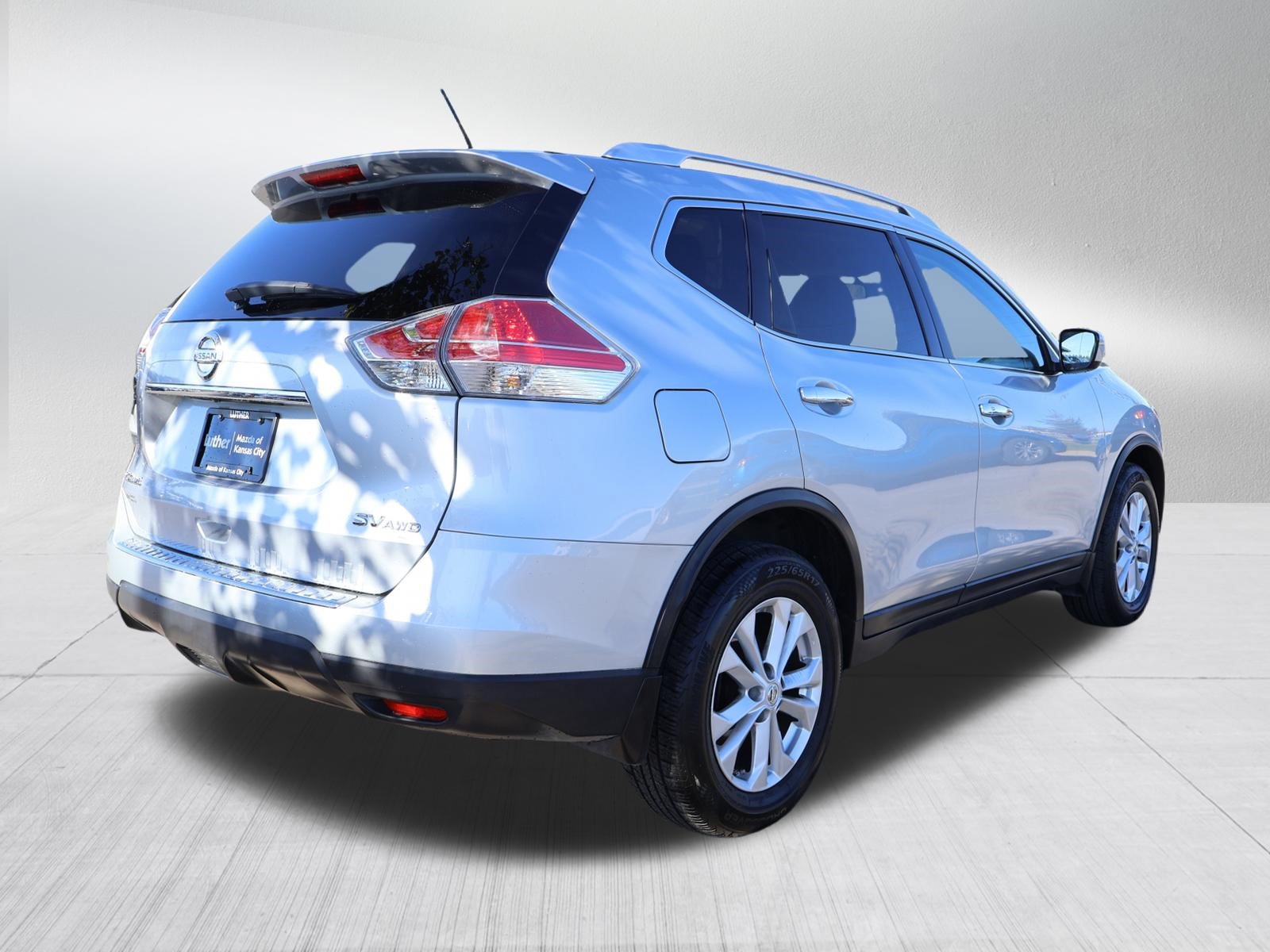 Used 2015 Nissan Rogue SV AWD/4WD image 7