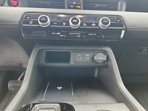 Used 2024 Honda Pilot TrailSport image 31