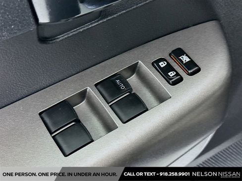 Used 2010 Toyota Tundra 4x4 Double Cab image 16