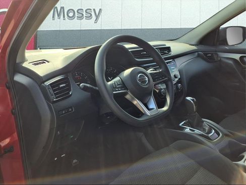 Used 2018 Nissan Rogue Sport S image 11