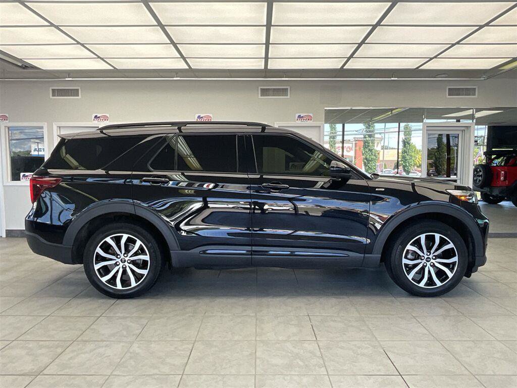 Used 2023 Ford Explorer ST-Line w/ Class IV Trailer Tow Package AWD/4WD image 4