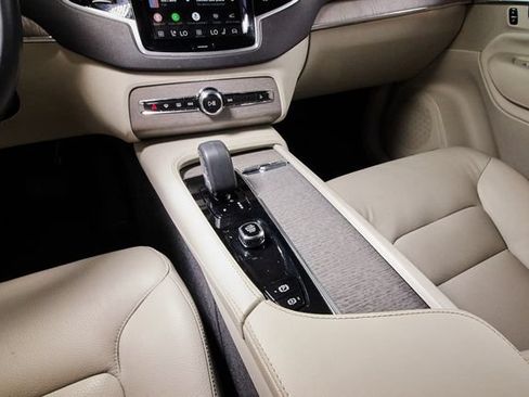 Certified 2025 Volvo XC90 B5 Plus w/ Protection Package Premier AWD/4WD image 9