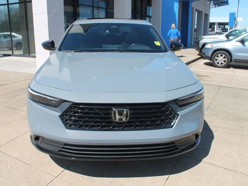 Used 2023 Honda Accord Sport image 2