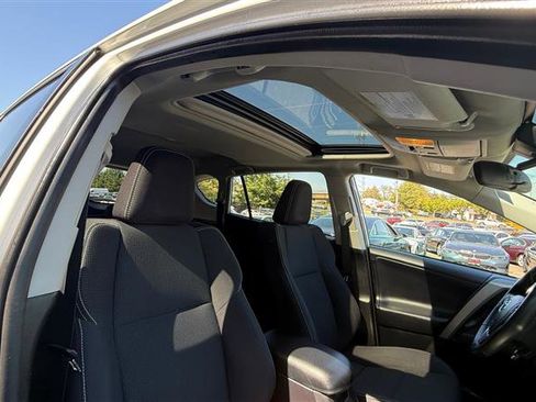 Used 2018 Toyota RAV4 XLE image 11