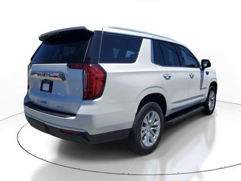 Used 2023 GMC Yukon SLT w/ SLT Luxury Package AWD/4WD image 3