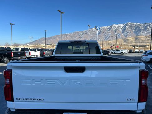 Used 2021 Chevrolet Silverado 3500 LTZ w/ LTZ Convenience Package image 9