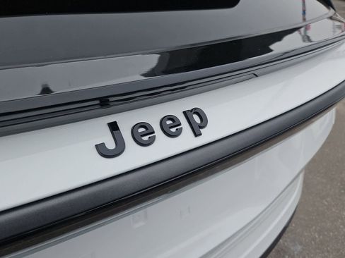 Used 2024 Jeep Wagoneer Launch Edition image 11