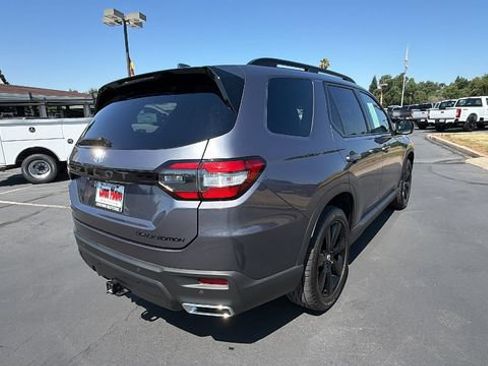 Used 2025 Honda Pilot Black Edition image 4