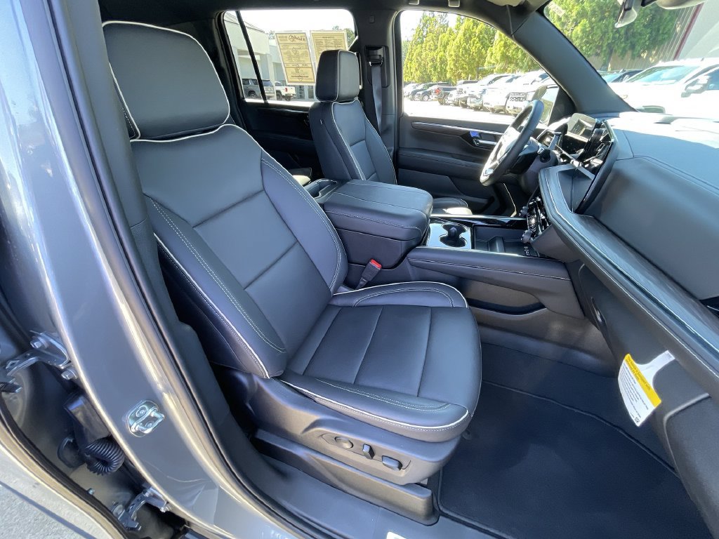 Certified 2025 Chevrolet Suburban Premier RWD image 27