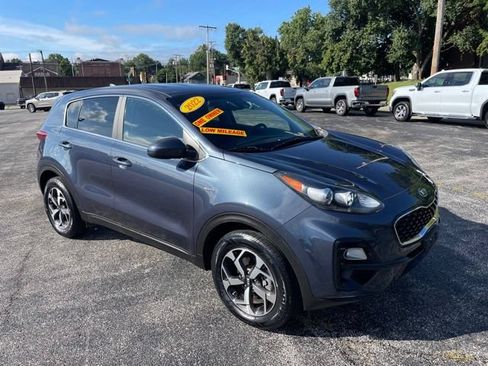 Used 2022 Kia Sportage LX AWD/4WD image 3