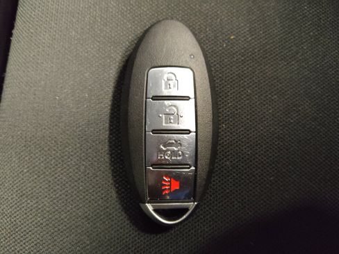 Used 2021 Nissan Versa SV FWD image 32