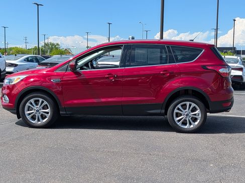 Used 2017 Ford Escape SE w/ SE Cold Weather Package AWD/4WD image 2
