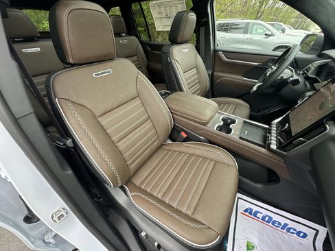 New 2026 GMC Acadia Denali Ultimate w/ LPO, Floor Liner Package image 27