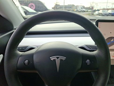 Used 2022 Tesla Model Y Long Range image 20