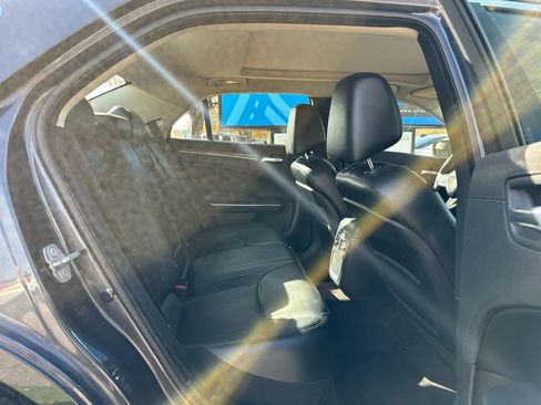 Used 2016 Chrysler 300 Limited image 15