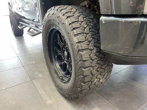 Used 2022 GMC Sierra 1500 AT4 w/ AT4 Preferred Package AWD/4WD image 13