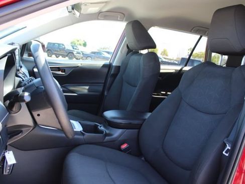 Used 2022 Toyota RAV4 XLE FWD image 29